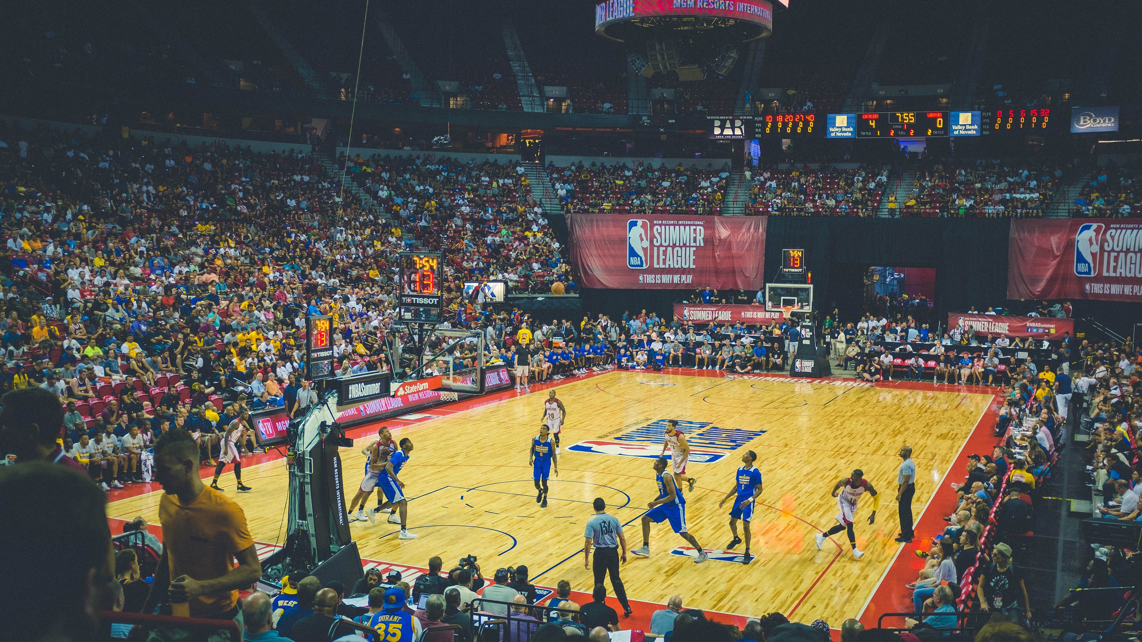 世界杯筹备:主办方推出“家庭友好看台” 设儿童游戏与降噪设施